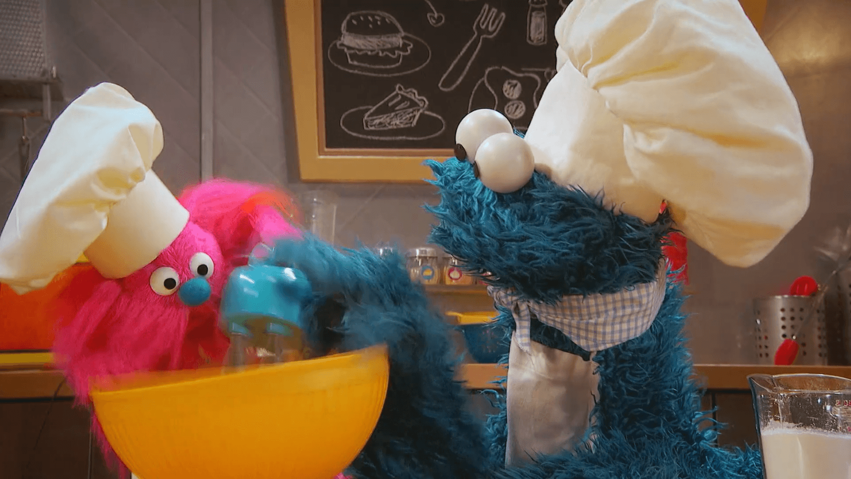 Cookie Monster and Gonger help make delicious corn bread.